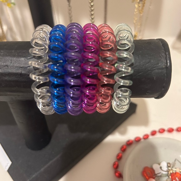 6 pack of bracelets!! - Picture 2 of 2